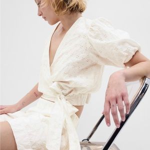 Gap Puff sleeve eyelet wrap top